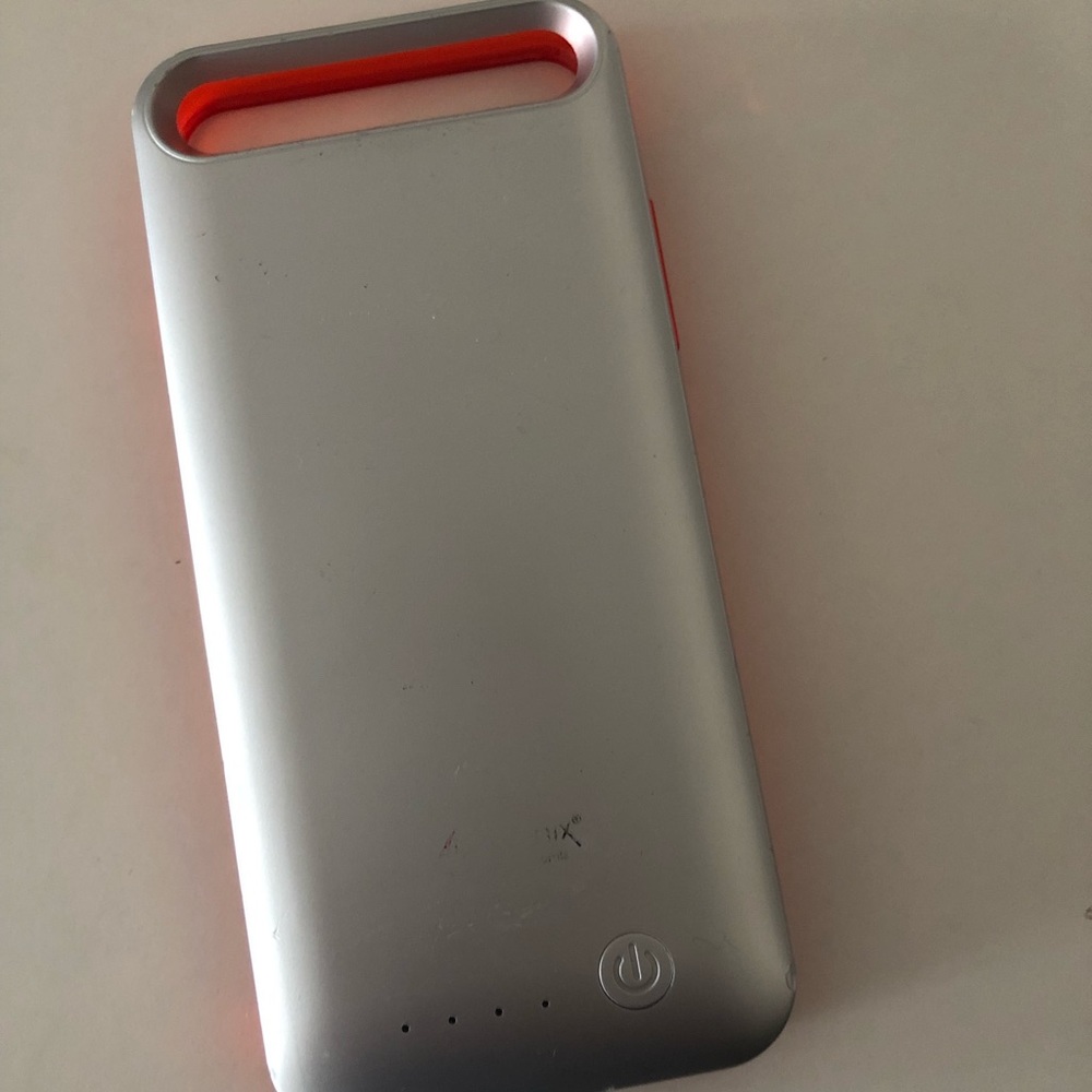 iPhone charging case - silver/red